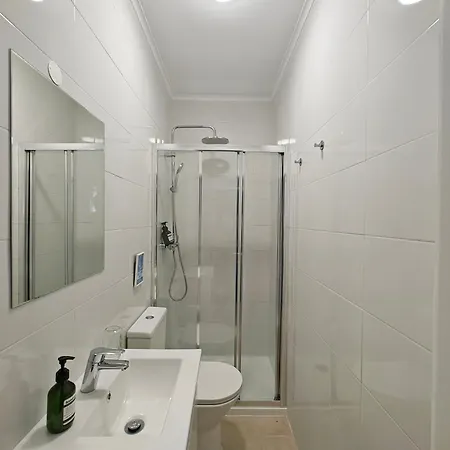 Carnide 1913 E - 1br * ליסבון